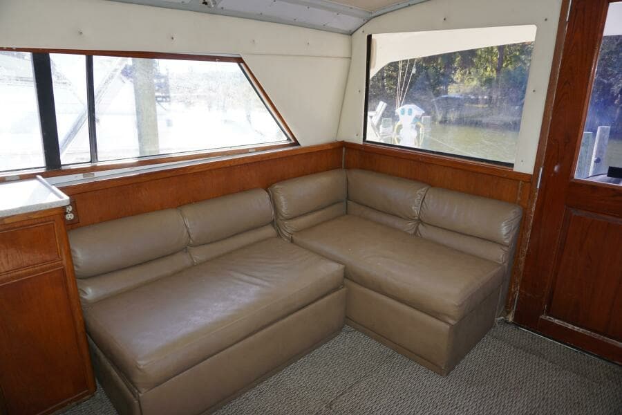 1987 37 Bertram 37 Convertible RIDGEBACK Main Salon  (1)