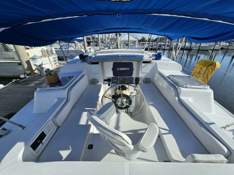 1992 Endeavour Catamaran 30