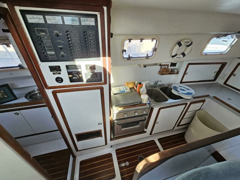 1992 Endeavour Catamaran 30