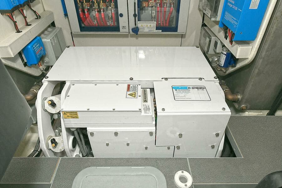 2022 Absolute 62 Fly