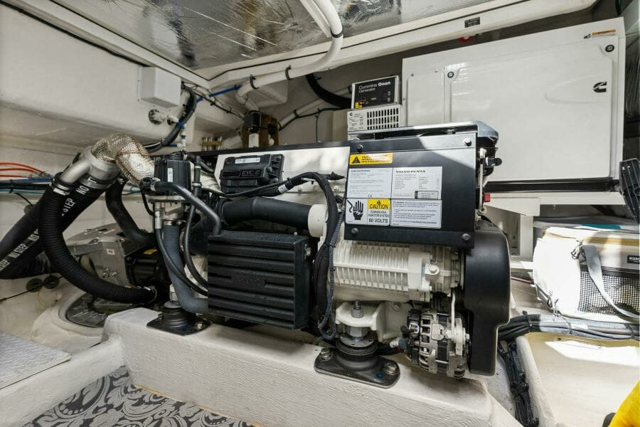 2020 46 Cruisers Cantius - Sweet Caroline - Engine Room