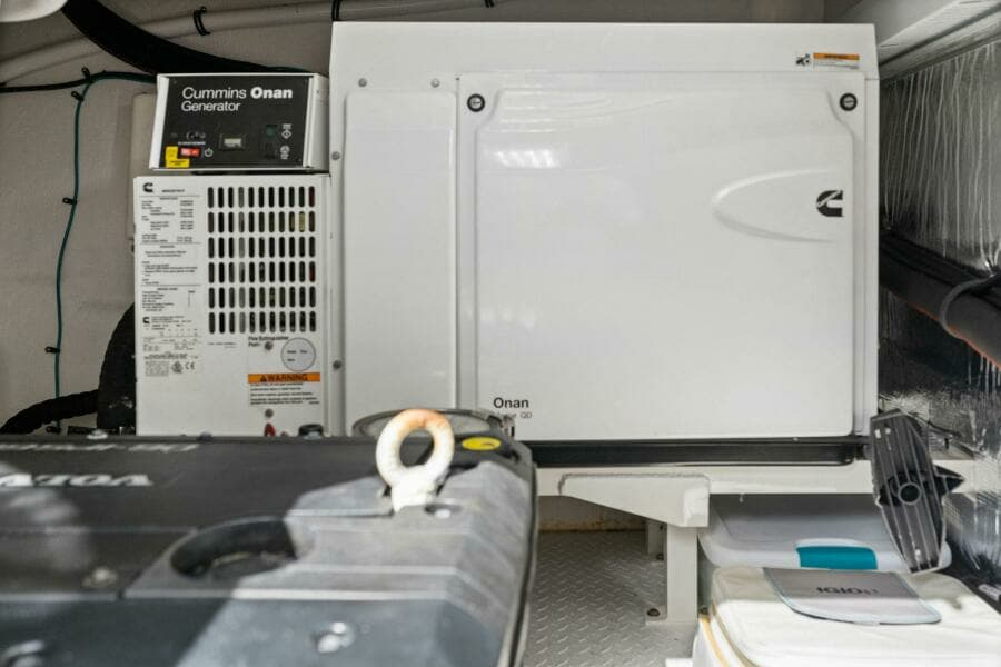 2020 46 Cruisers Cantius - Sweet Caroline - Engine Room