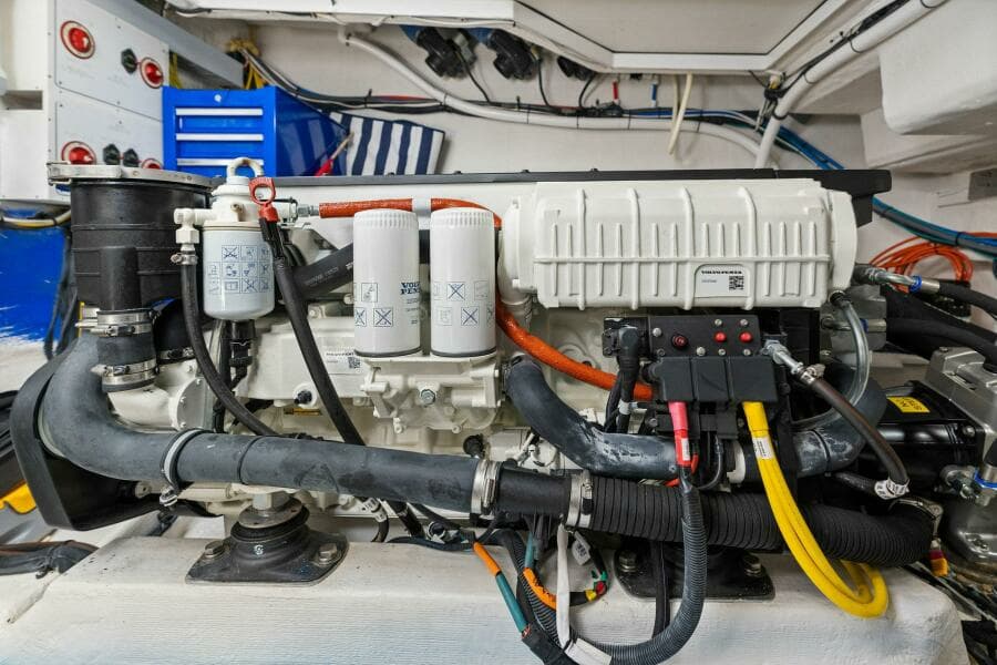 2020 46 Cruisers Cantius - Sweet Caroline - Engine Room