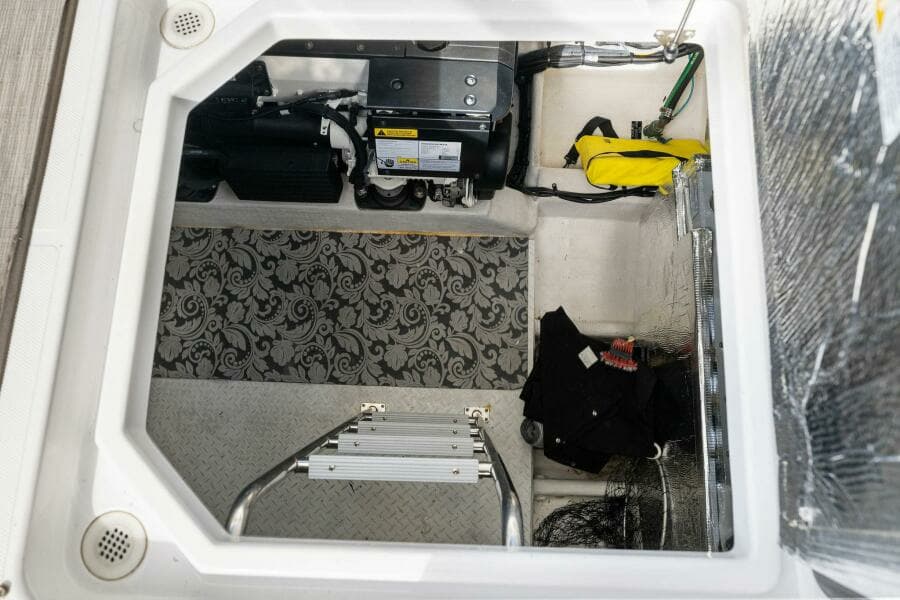 2020 46 Cruisers Cantius - Sweet Caroline - Engine Room