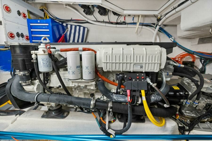 2020 46 Cruisers Cantius - Sweet Caroline - Engine Room