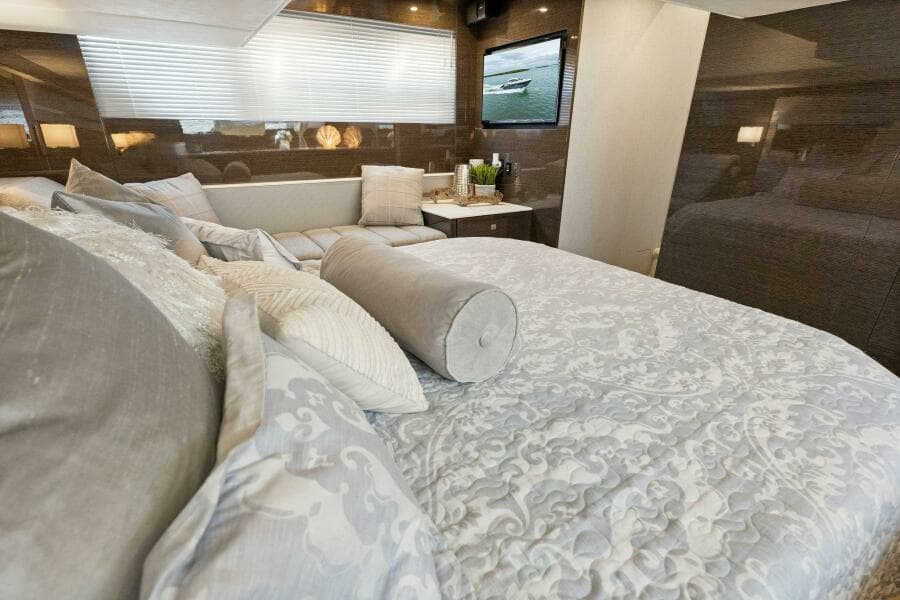 2020 46 Cruisers Cantius - Sweet Caroline - Master Stateroom