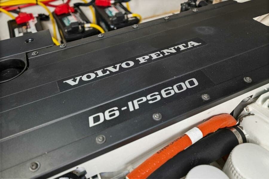 2020 46 Cruisers Cantius - Sweet Caroline - Engine Room