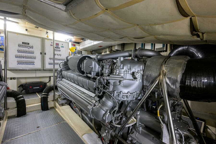 2009 Pershing Express