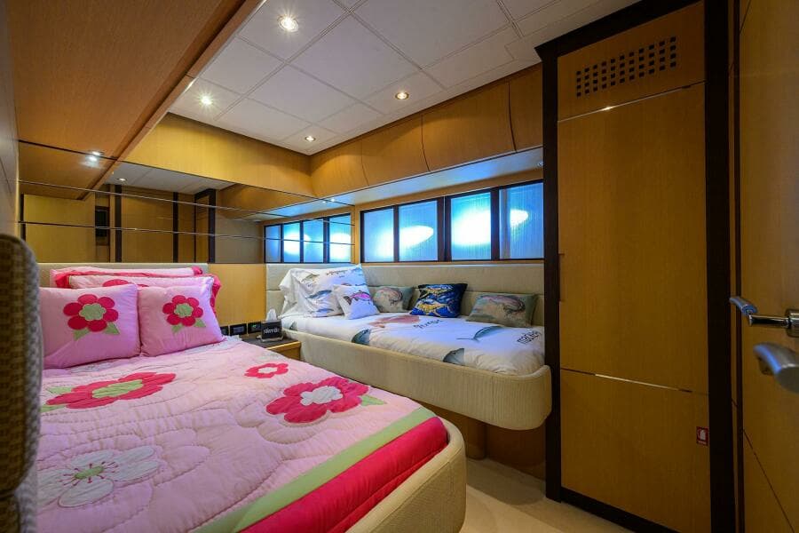 2009 Pershing Express