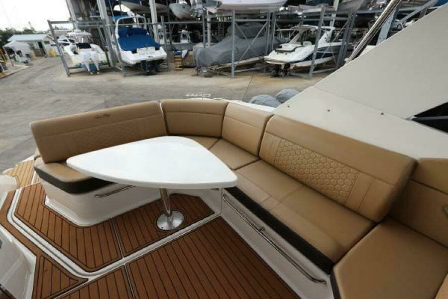 2019 Sea Ray 320 Sundancer