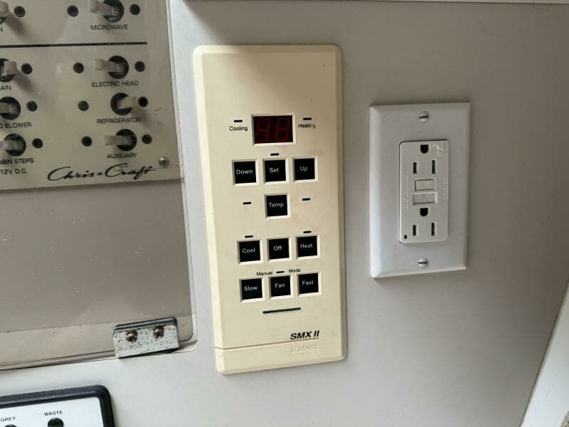 1998 Chris-Craft 320 Express Cruiser