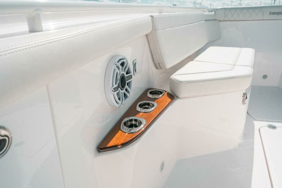 2022 Everglades 395CC