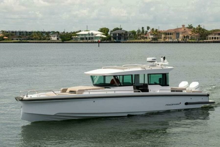 2024 Axopar 37XC CROSS CABIN