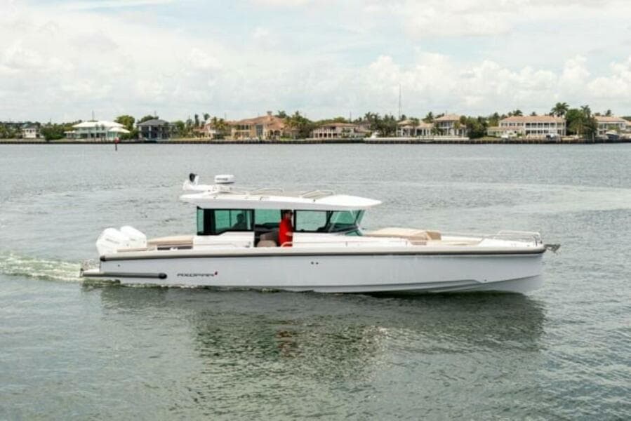 2024 Axopar 37XC CROSS CABIN