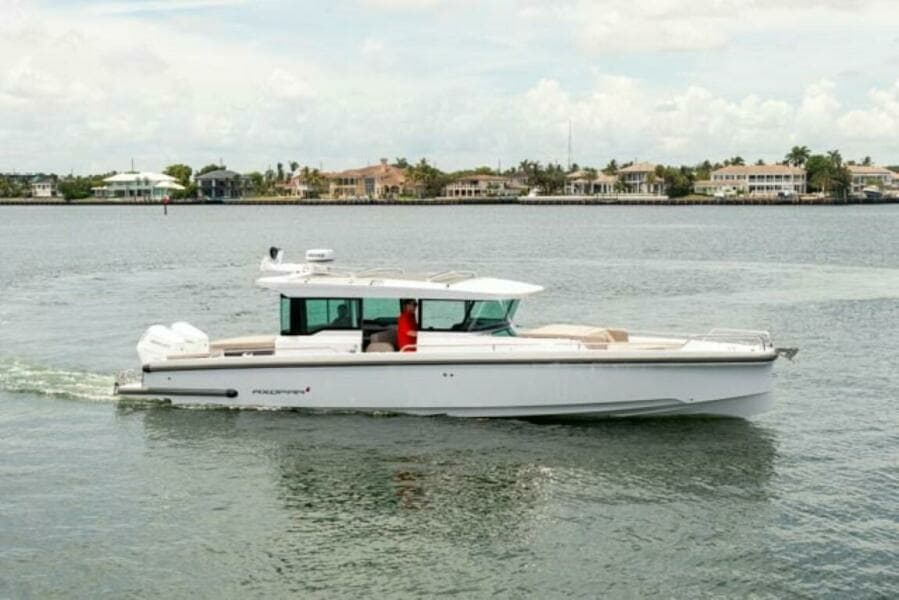 2024 Axopar 37XC CROSS CABIN