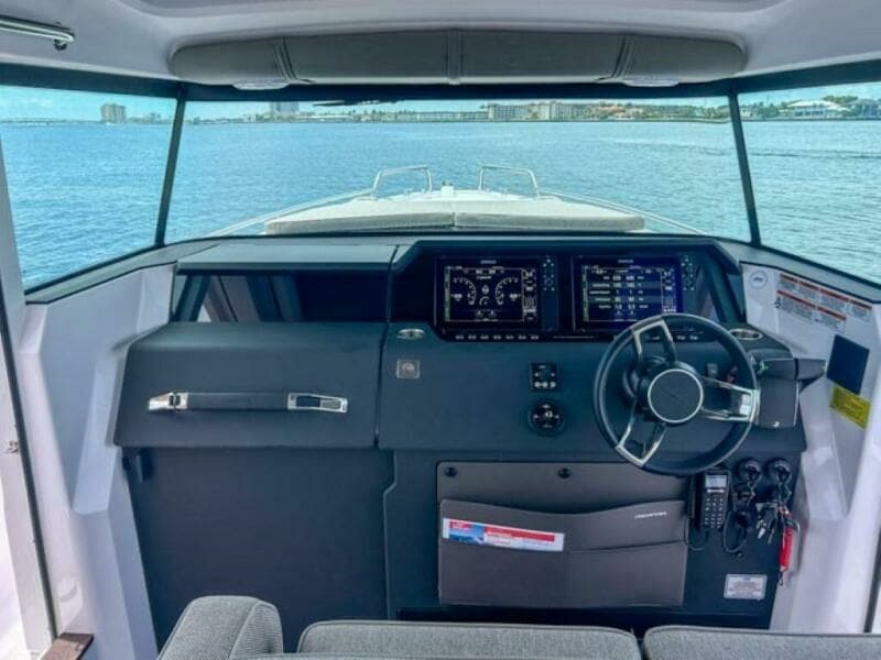 2024 Axopar 37XC CROSS CABIN