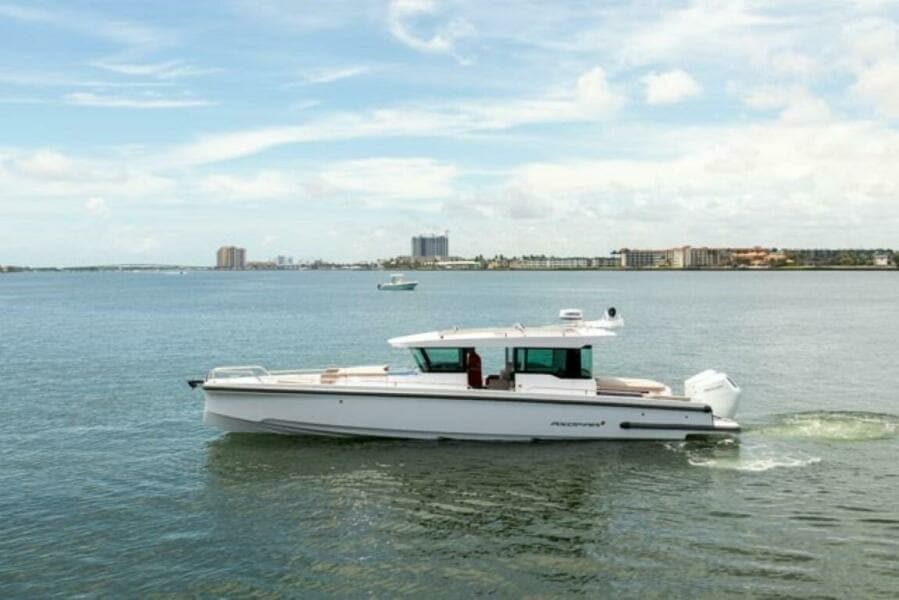 2024 Axopar 37XC CROSS CABIN