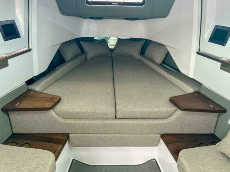 2024 Axopar 37XC CROSS CABIN