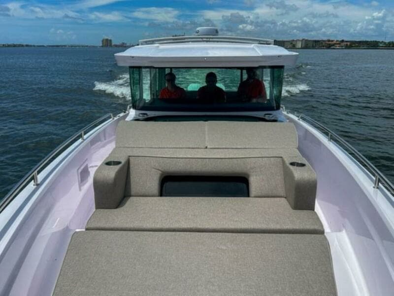 2024 Axopar 37XC CROSS CABIN