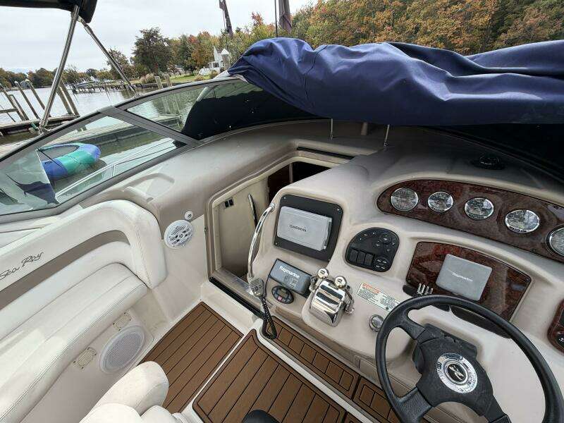 2005 Sea Ray 320 Sundancer