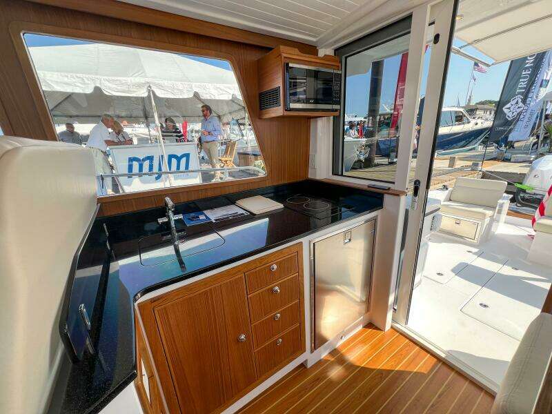 2026 True North 39 Outboard Express