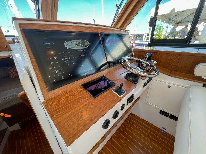 2026 True North 39 Outboard Express