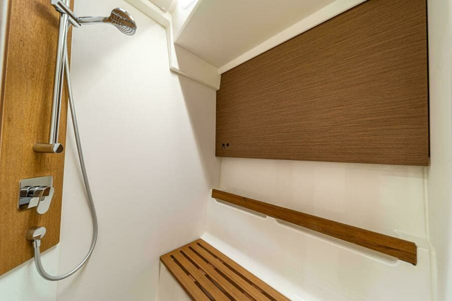 2025 BENETEAU Oceanis Yacht 54