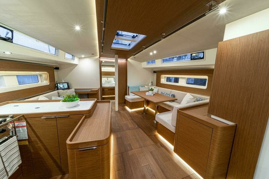 2025 BENETEAU Oceanis Yacht 54