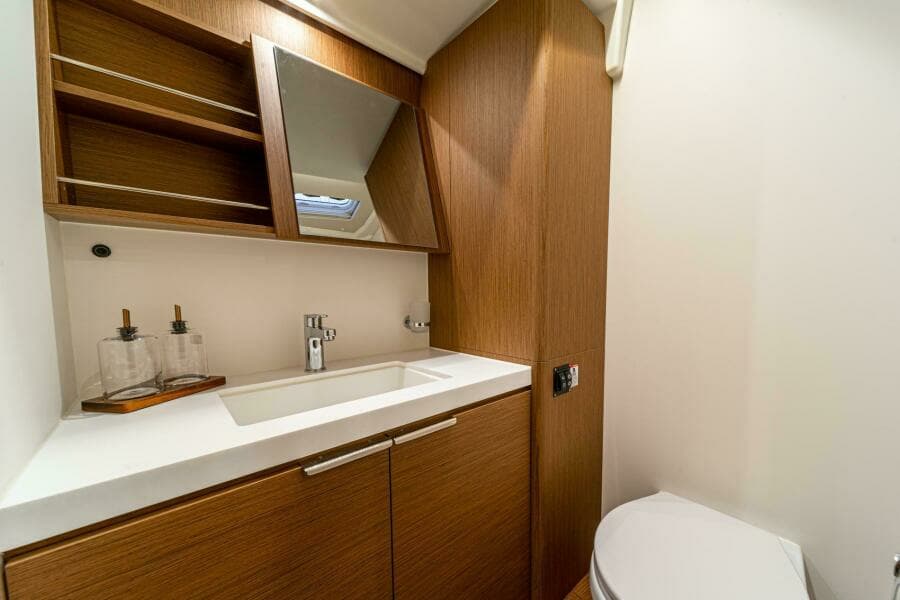 2025 BENETEAU Oceanis Yacht 54