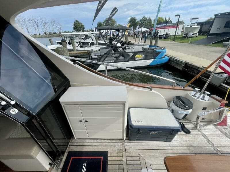 2017 Chris-Craft Commander 42