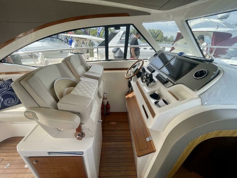 2017 Chris-Craft Commander 42