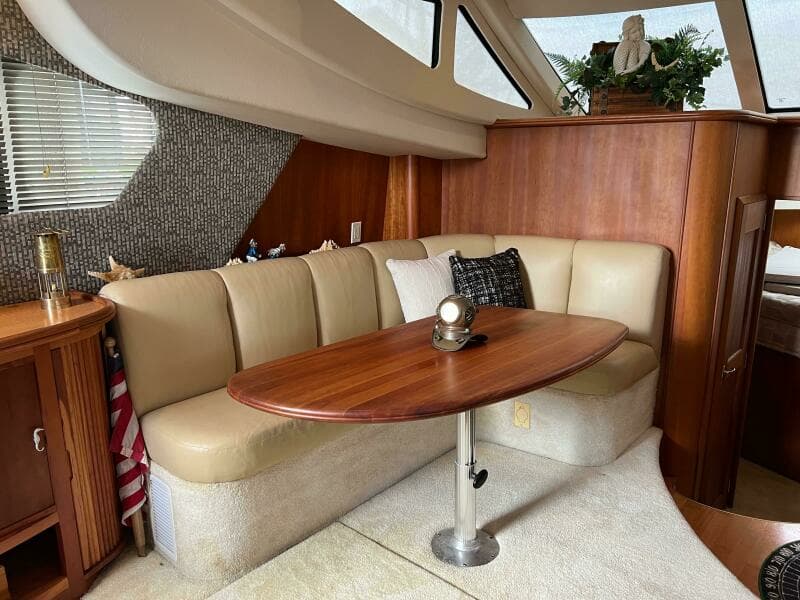 2002 Silverton 39 Motor Yacht