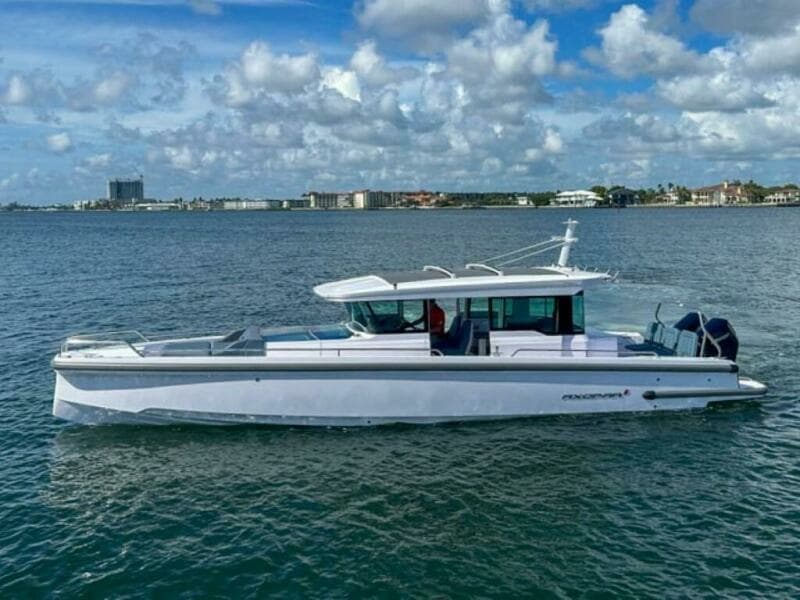 2024 Axopar 37XC CROSS CABIN