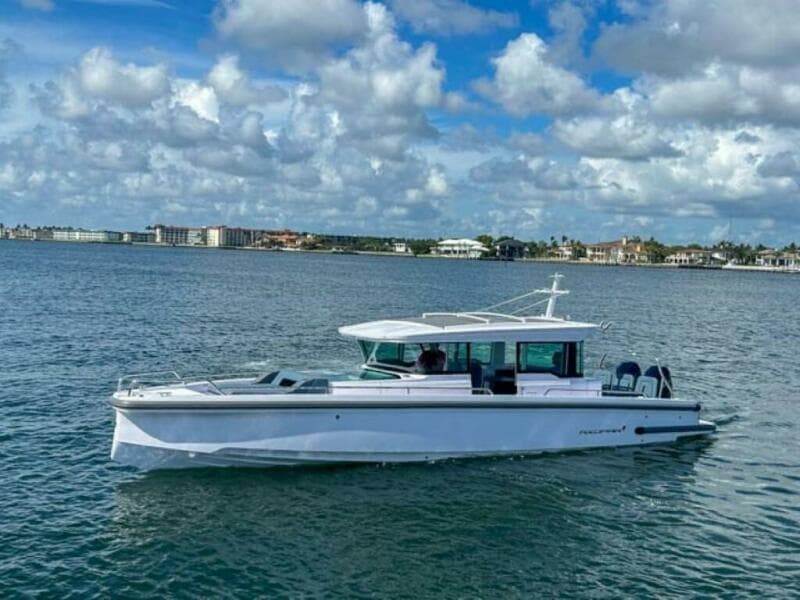 2024 Axopar 37XC CROSS CABIN