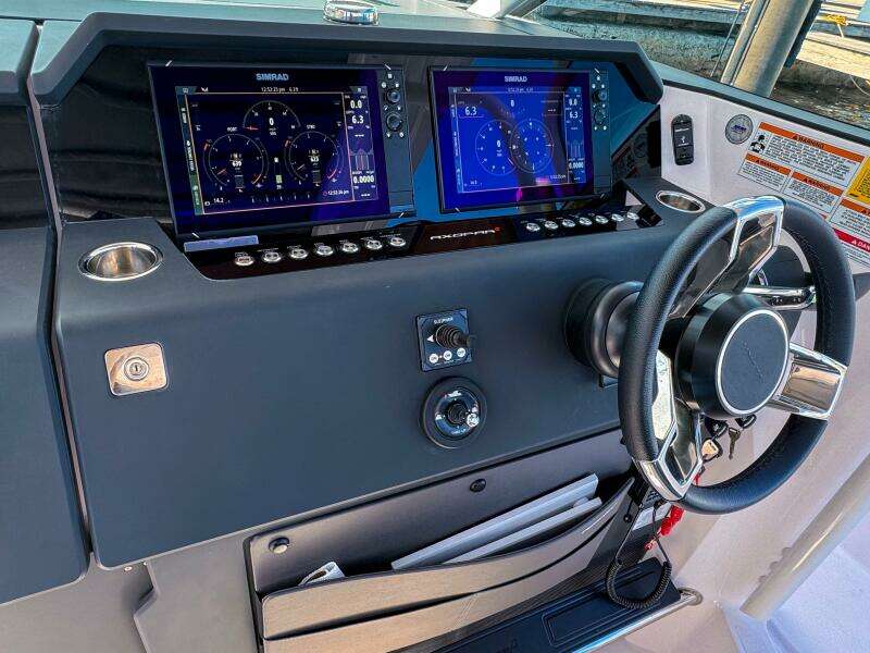 2024 Axopar 37 Sun Top