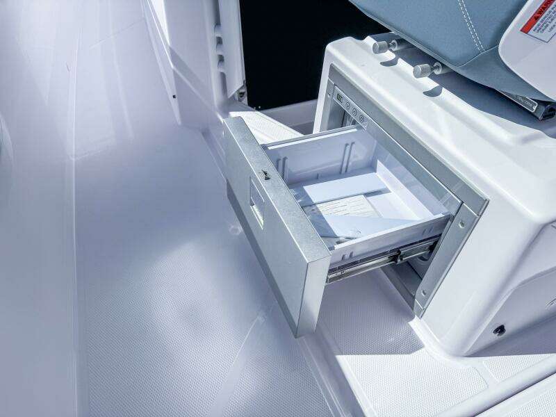 2024 Axopar 37 Sun Top