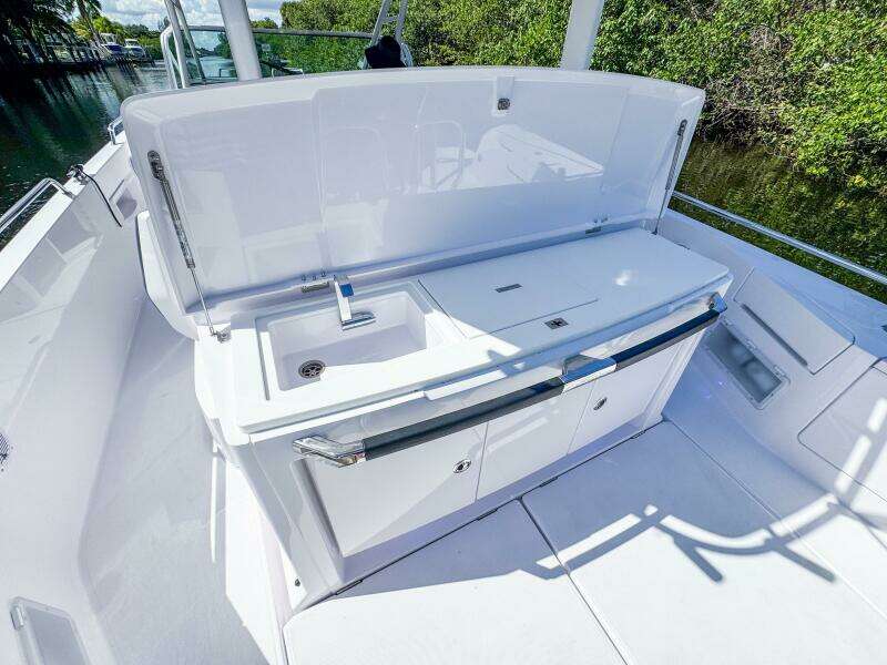 2024 Axopar 37 Sun Top