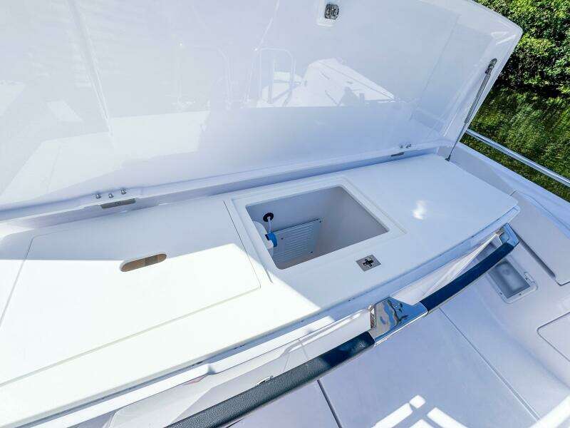 2024 Axopar 37 Sun Top