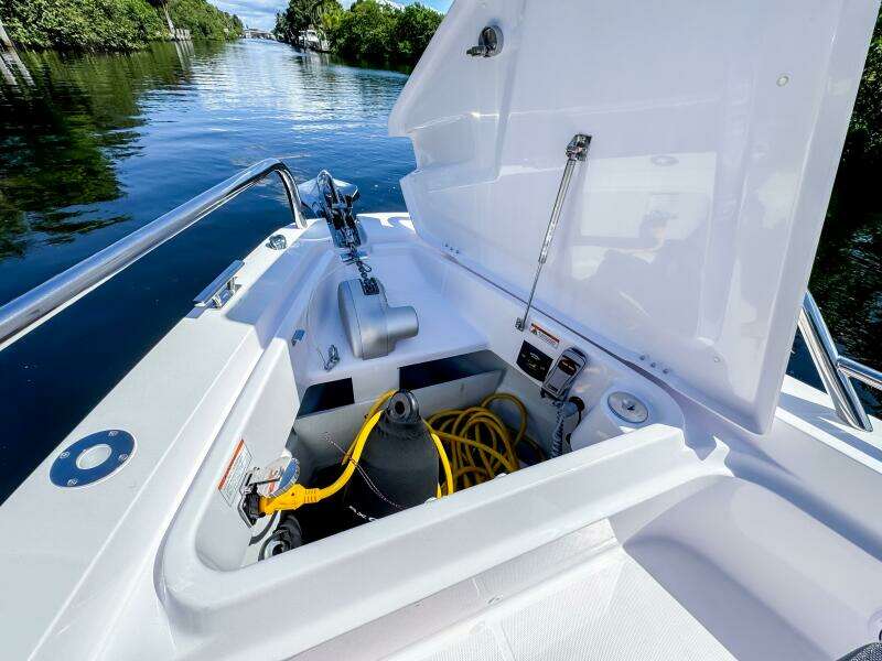 2024 Axopar 37 Sun Top