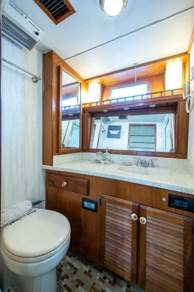 1986 Tollycraft Pilothouse