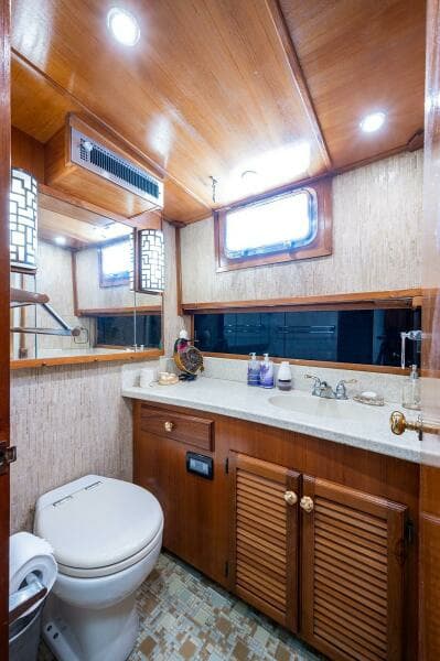 1986 Tollycraft Pilothouse