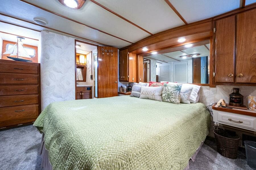 1986 Tollycraft Pilothouse