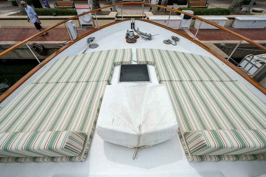 1986 Tollycraft Pilothouse