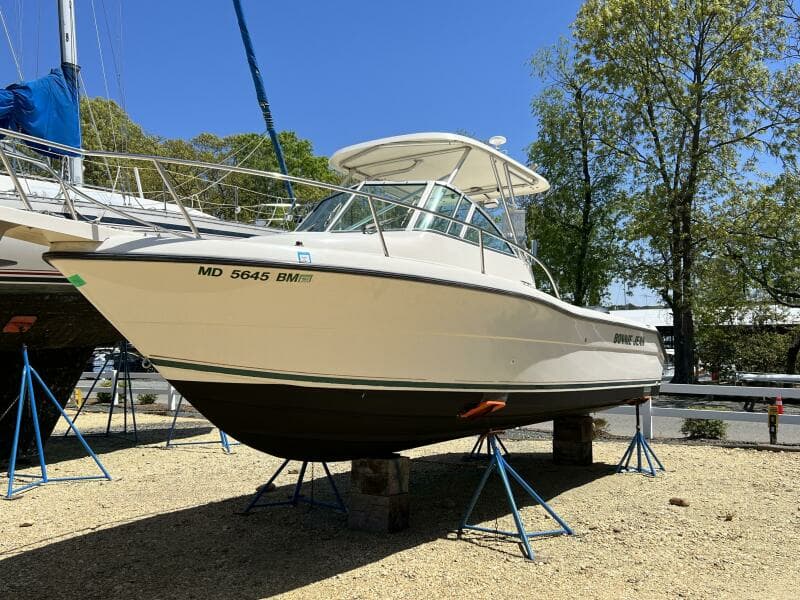 2002 Pursuit 2470
