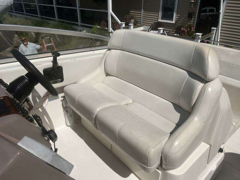 Helm Bench Seat (2)