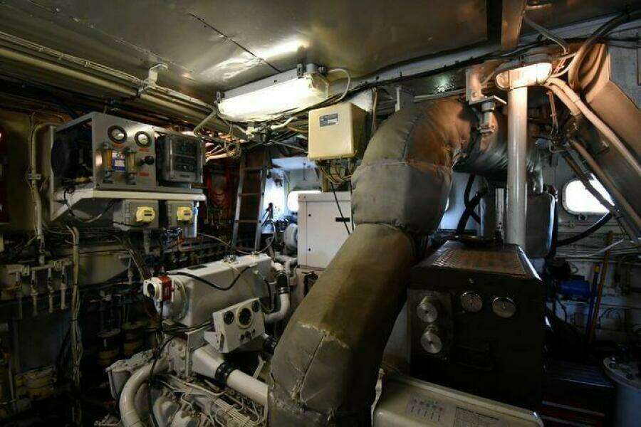 1986 Lowland 64 Pilot House Long Range Motor Yacht