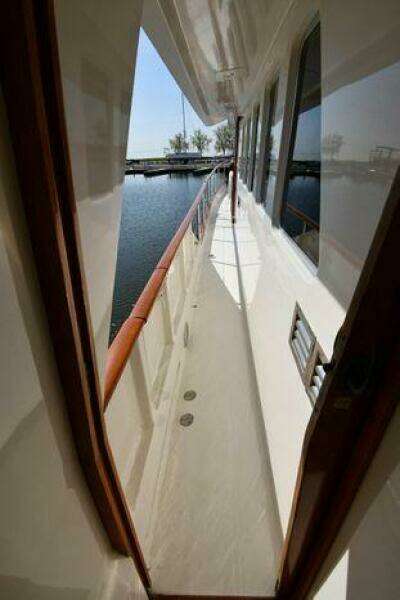 1986 Lowland 64 Pilot House Long Range Motor Yacht