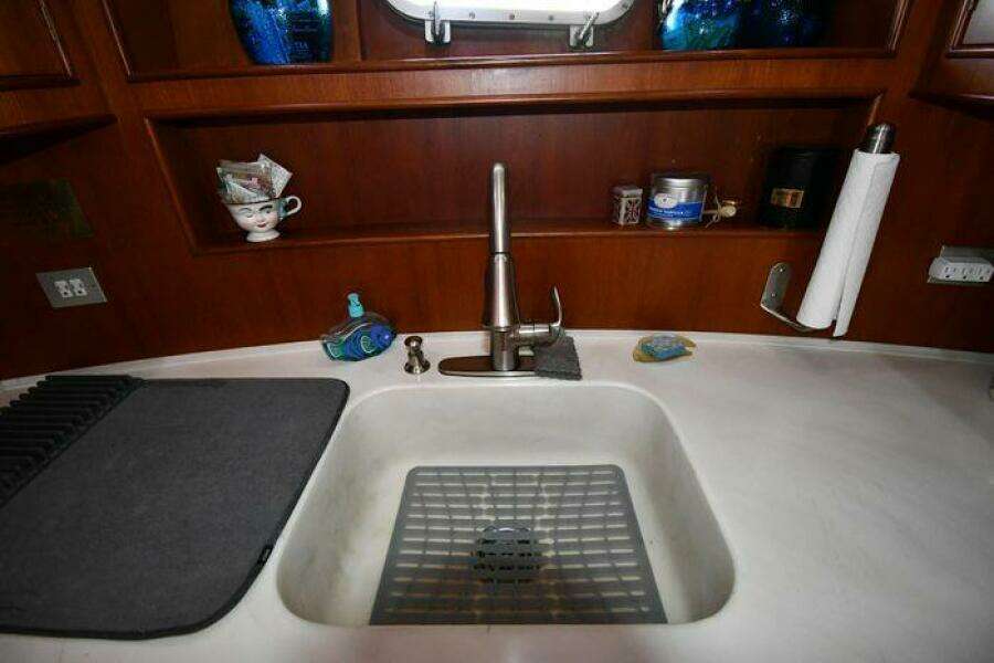 1986 Lowland 64 Pilot House Long Range Motor Yacht