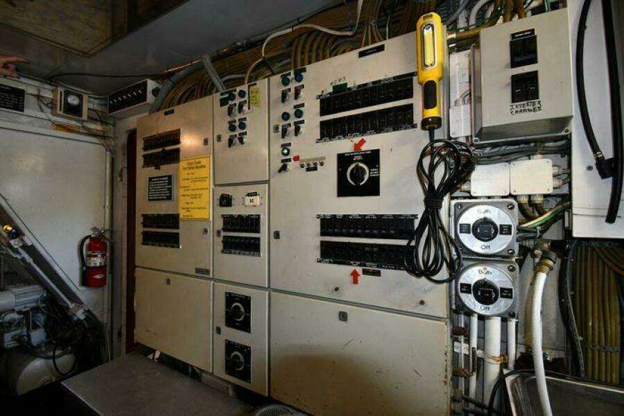 1986 Lowland 64 Pilot House Long Range Motor Yacht