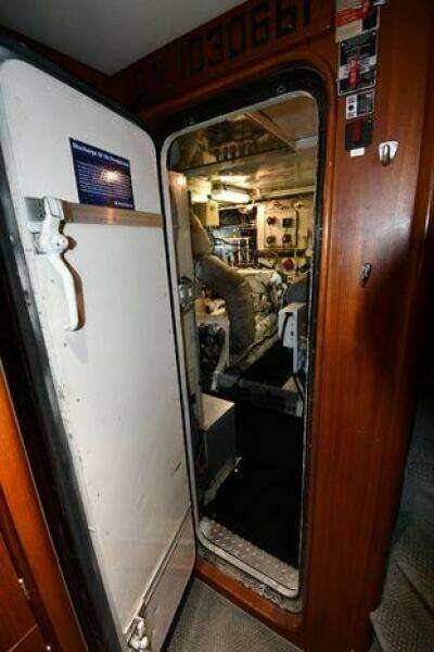 1986 Lowland 64 Pilot House Long Range Motor Yacht